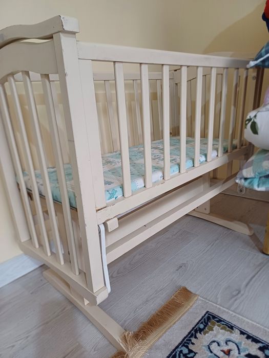 Манеж качающий из дерева