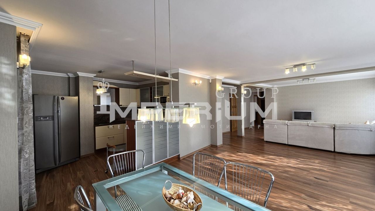 Дава се под наем Тристаен апартамент в Варна, Център - 120 кв.м за 816 € - Снимка #7