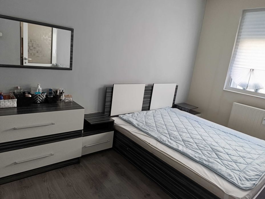 Спалня с Матрак Нани  и нощни шкафчета