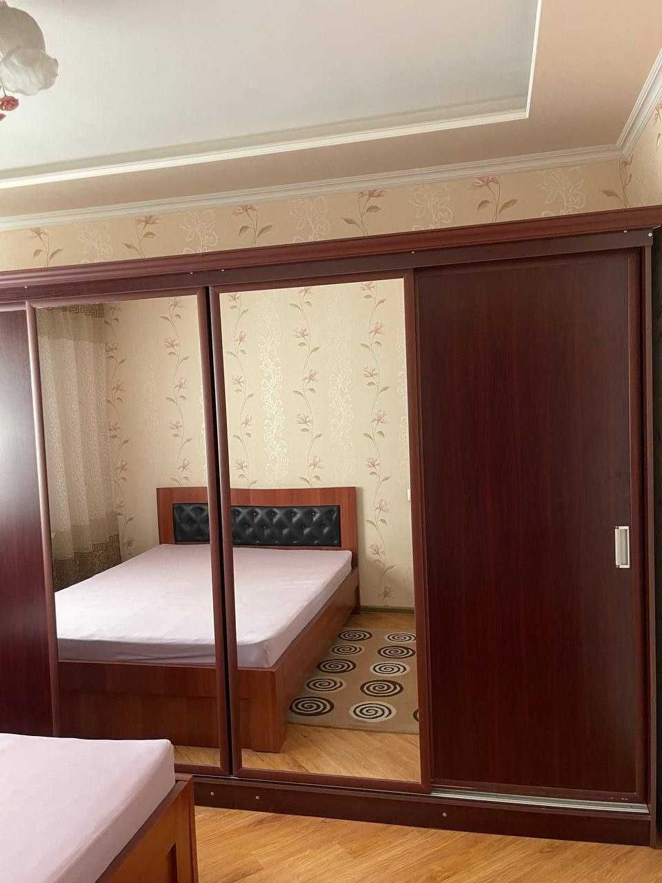 м.Буюк Ипак Йули Буз Базар 2-комн 1/4 60 м² ремонт меб/тех 77-серия
