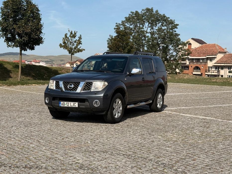 Vând Nissan Pathfinder 
*Motor 2.5 
*Masina se afla într-o stare foart
