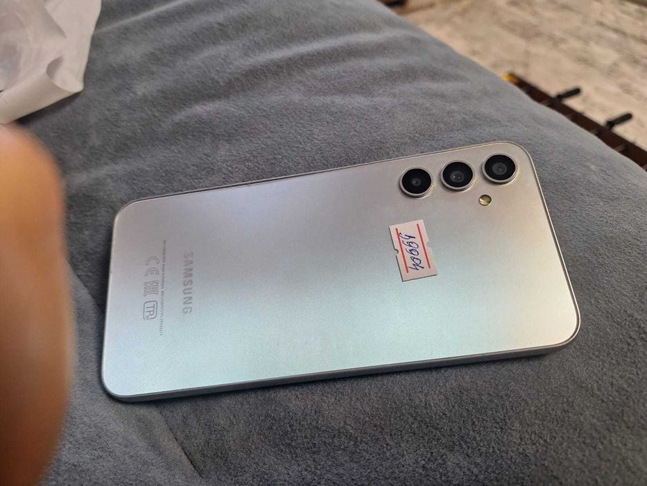 Продам на запчасть  телефон samsung A34 в хорошом состояние