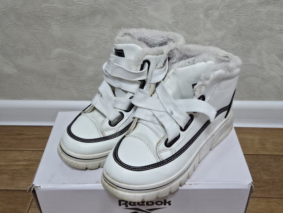 Продаются обуви.