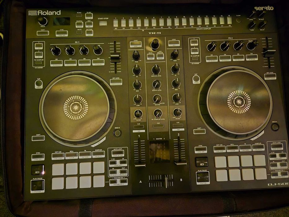Dj контроллер Roland DJ 505