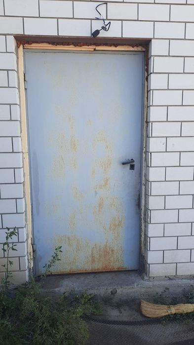 Продам железную дверь