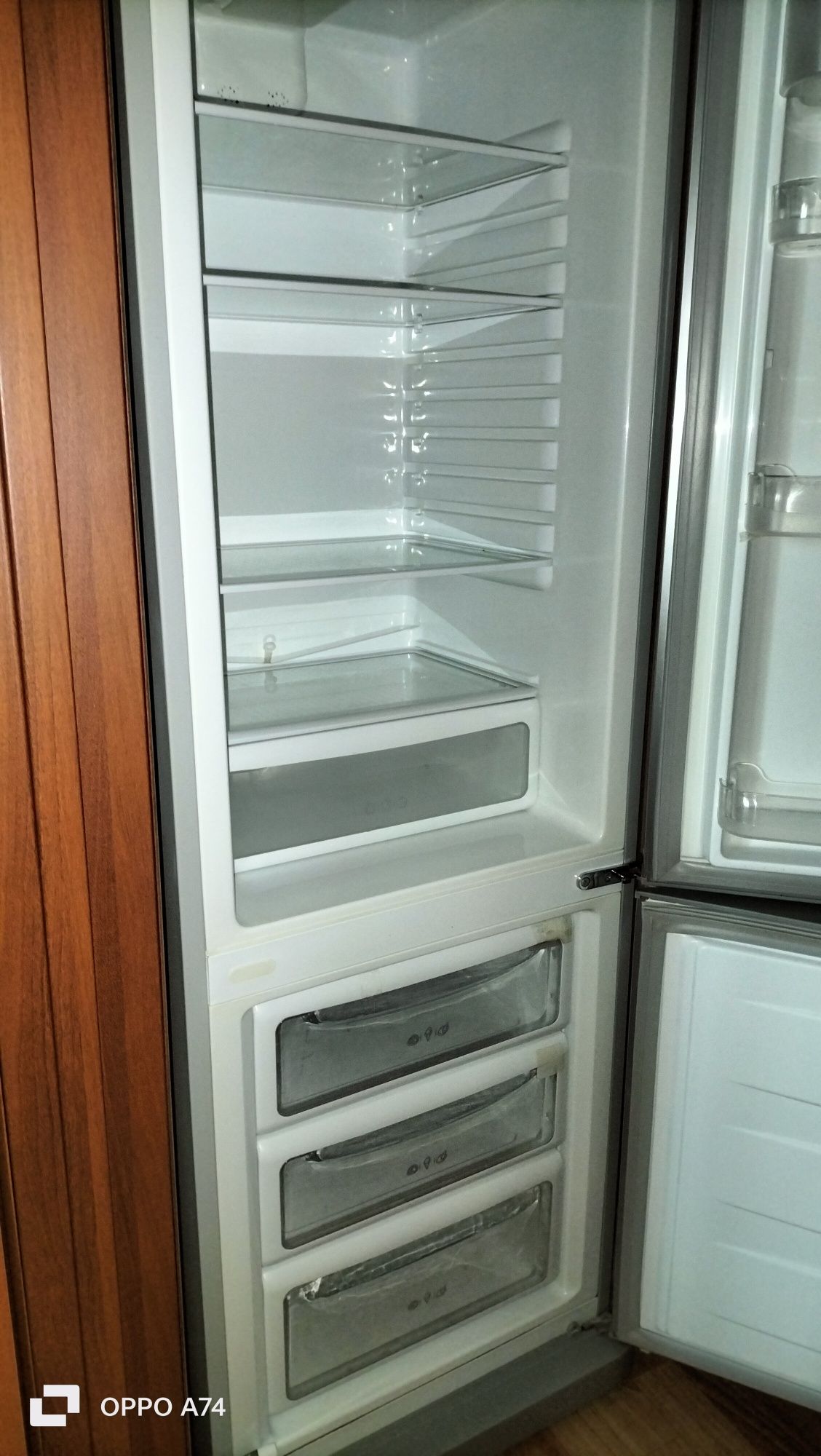 Продам холодельник,двух камерный