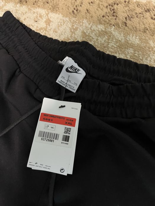 nike tech pantaloni