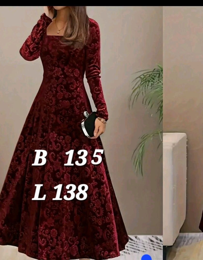 Superba rochie lumga, material jacquard catifea,  marimea 52-54.ro