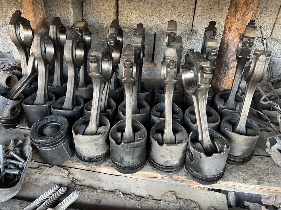 Коленвалл поршень шатун