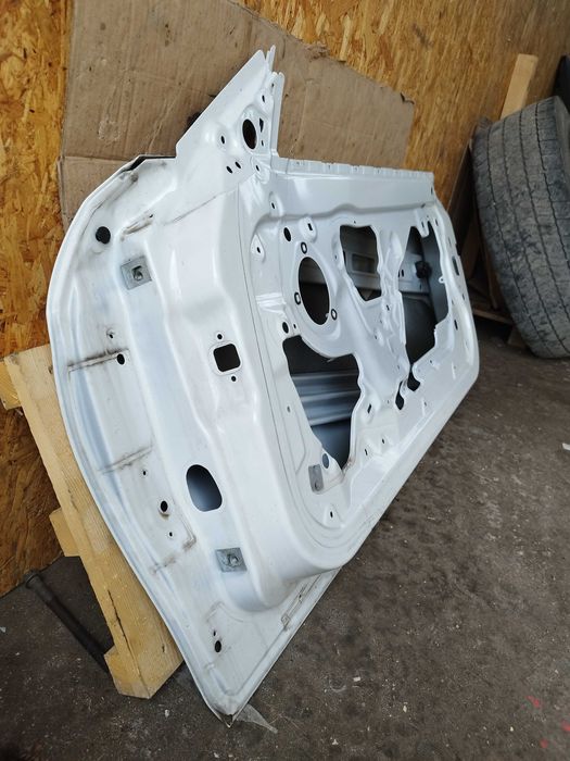 Врата за БМВ Ф 32/33 повредена