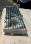 Trepte zincate galvanizate cu prindere pe suruburi