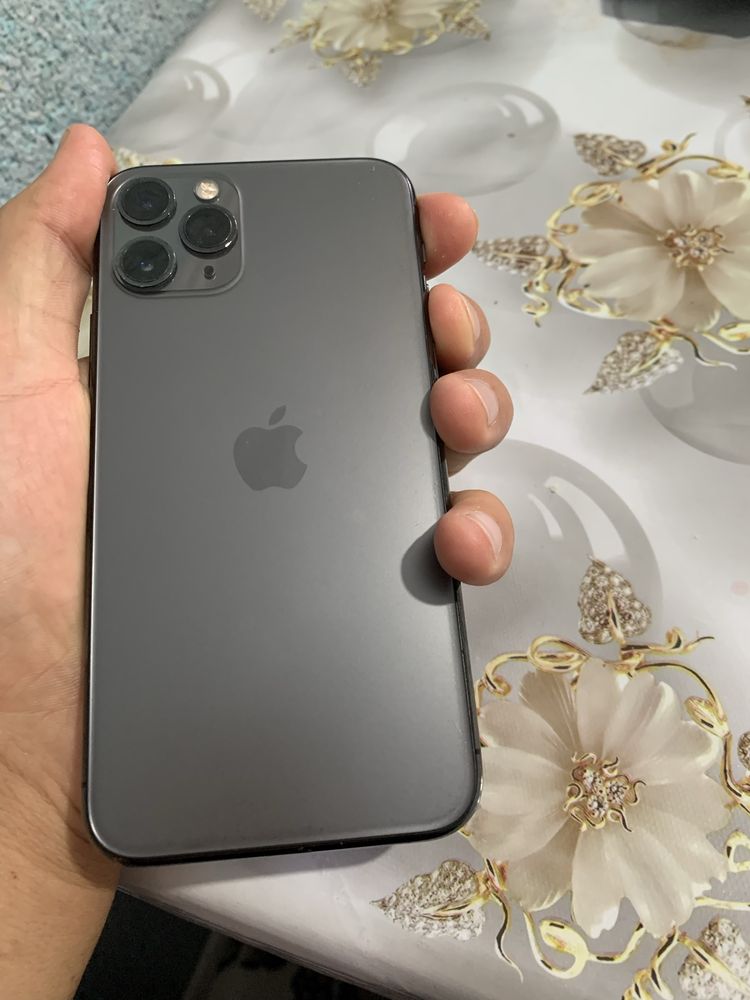 iPhone 11. 64 GB