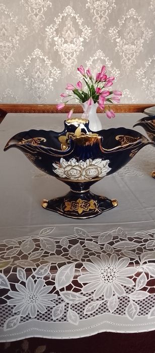 Вазалар сотилади.