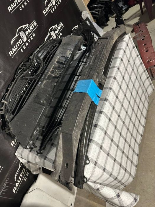 Grila centrala + armatura fata Toyota Yaris 2022/2023/2024