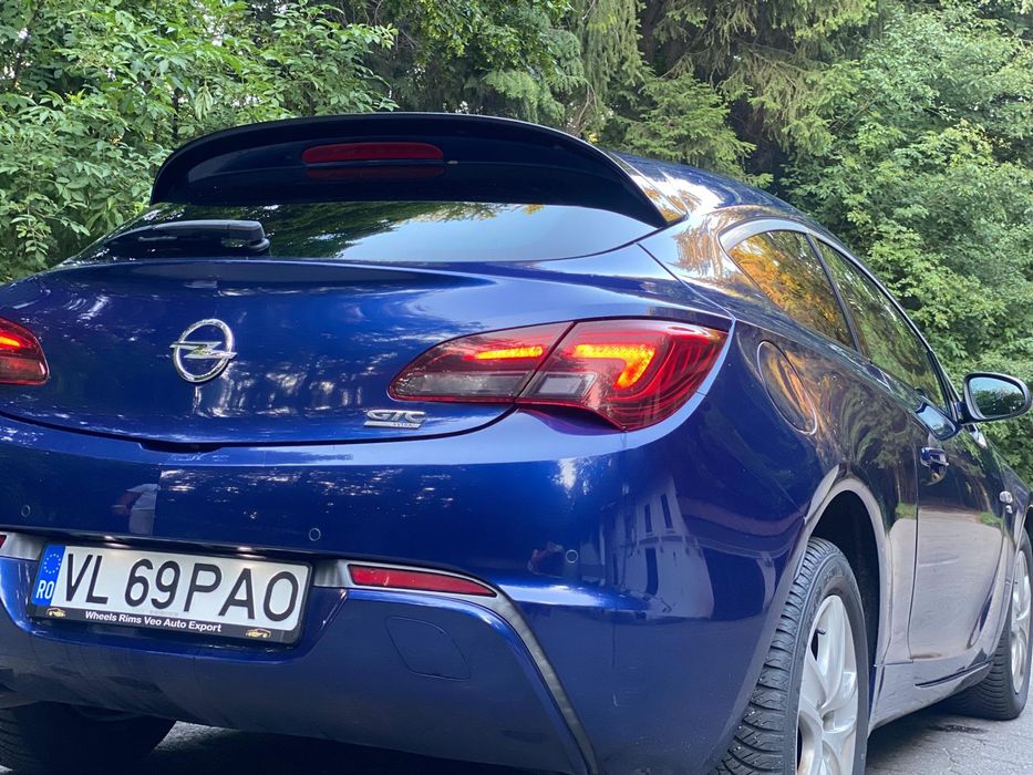 Vând Opel Astra J GTC 2014