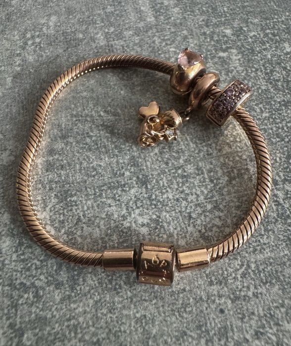 Гривна Пандора с 3 талисмани Rose Gold