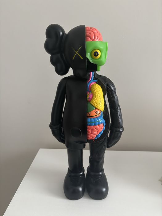 Фигурка, статуэтка KAWS