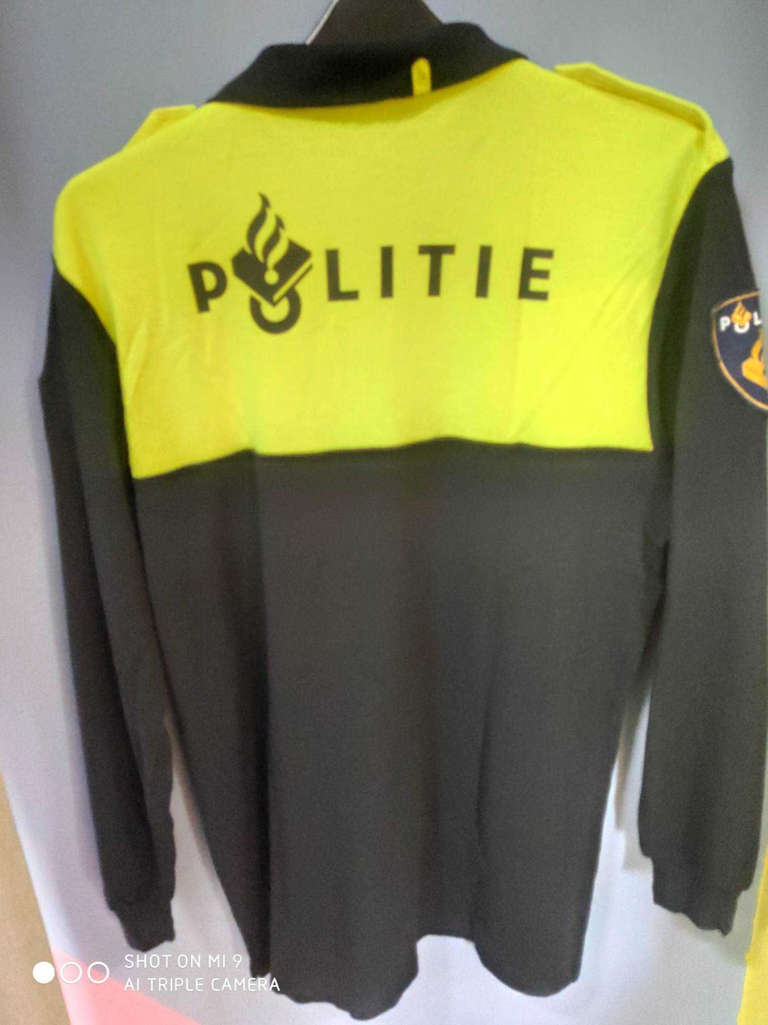 тениски, горнища на недерландската полиция