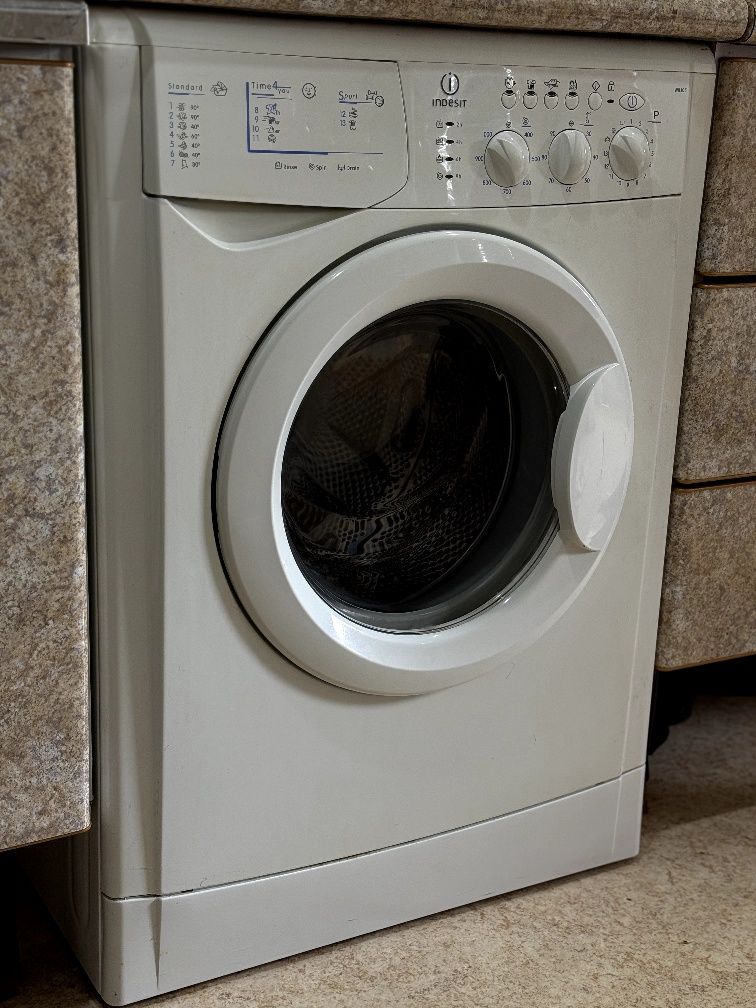 Срочно продается стиральная машинка INDESIT 5кг.