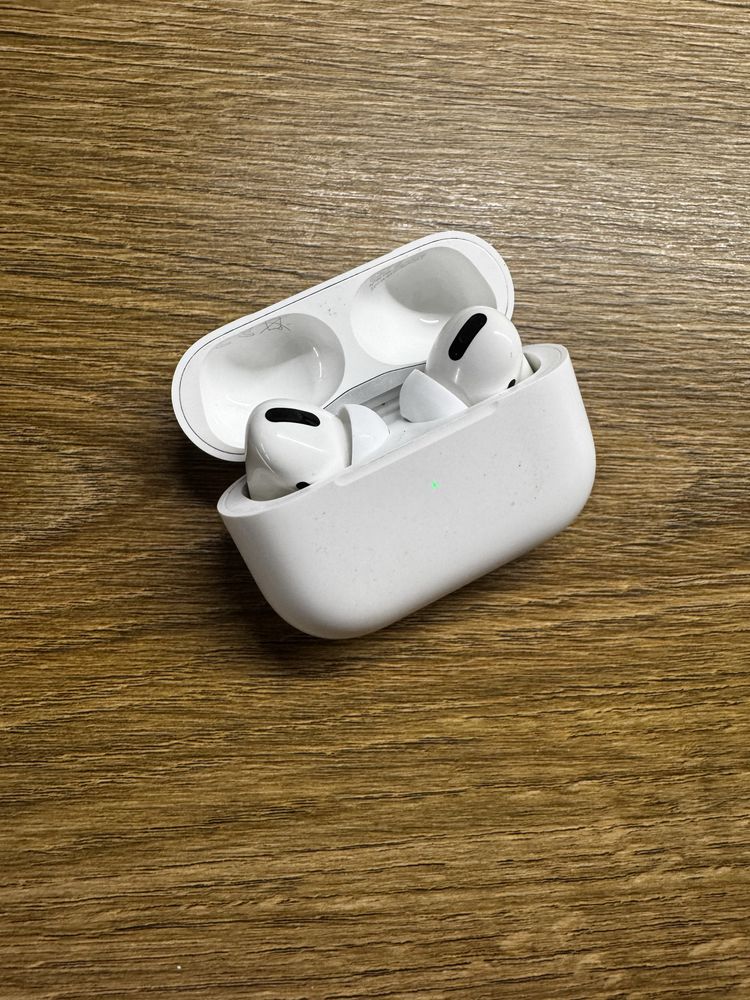 iPods Pro слушалки