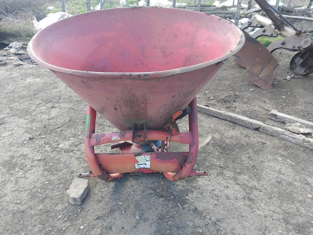 Vând utilaje: tractor U650