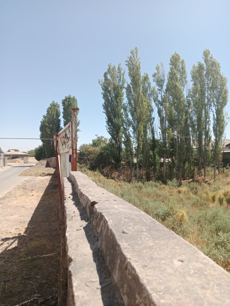 Uchastka sotiladi