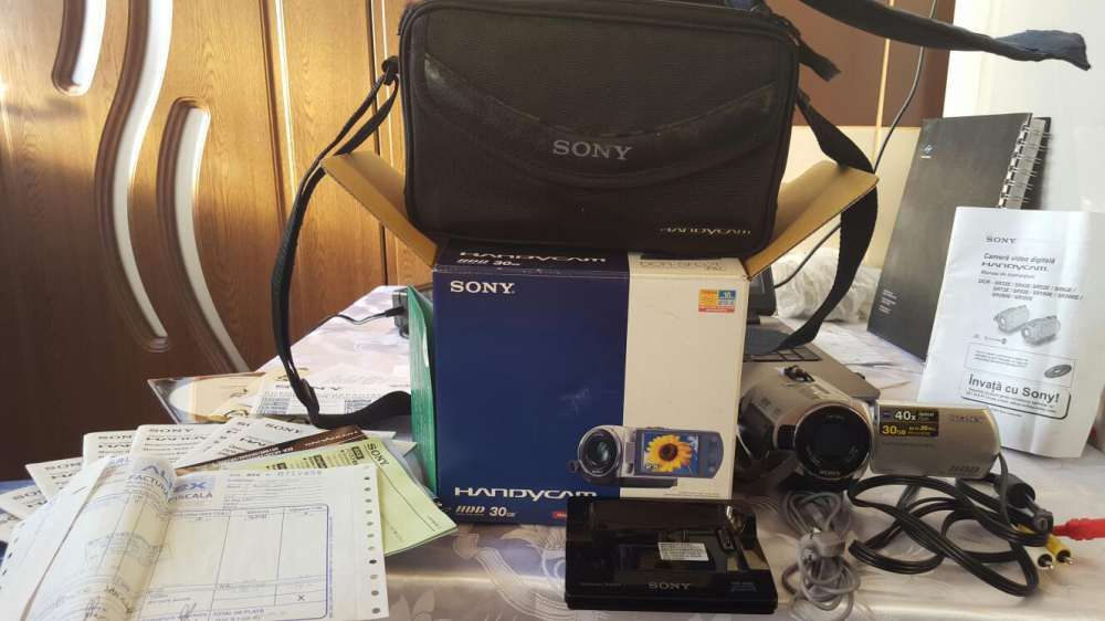 Vând camera video digitala Sony DCR-SR32E