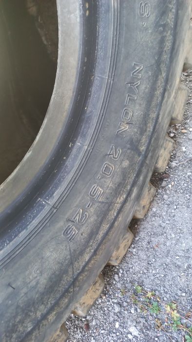 Гуми 20.5-25 и 12.00-20 и гума за мотокар