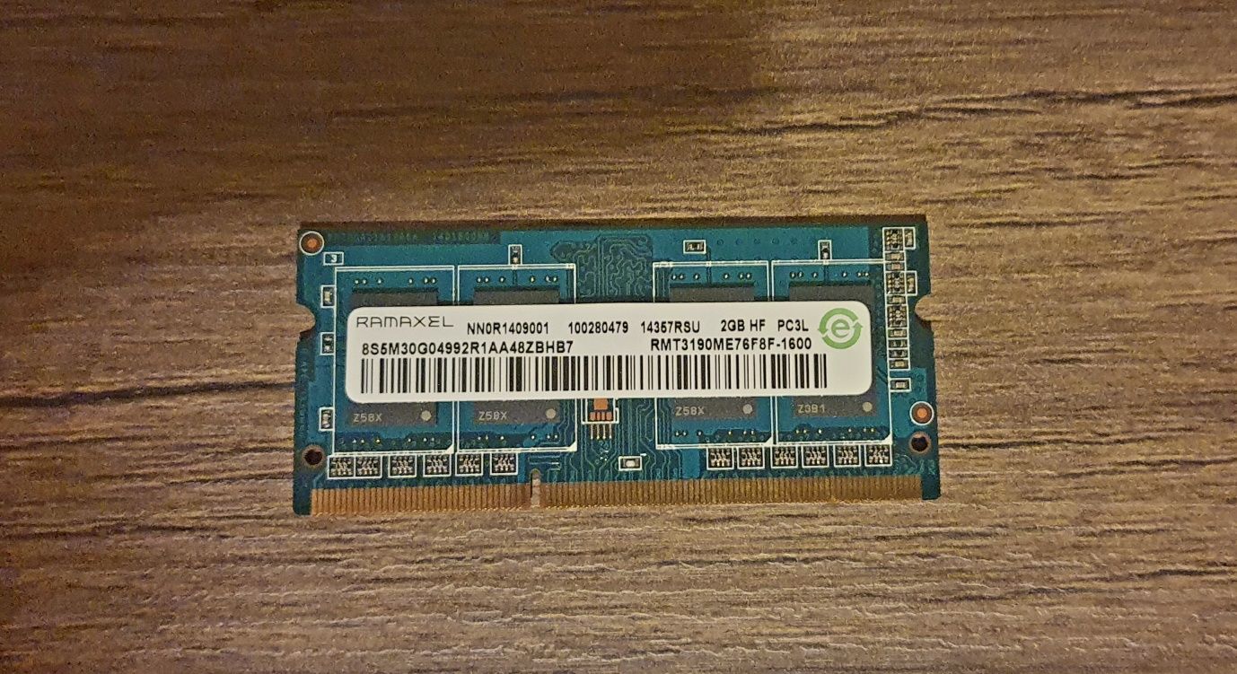 Memorii 2 GB RAM DDR3 si 1 GB DDR2