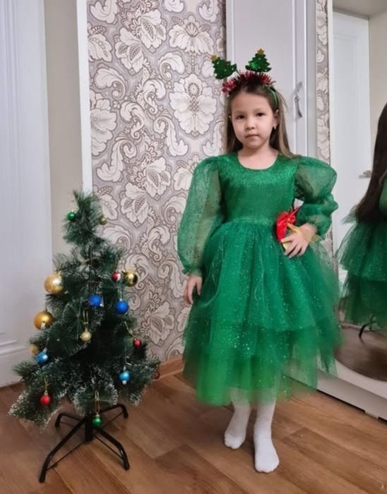 Нарядное светящееся платье