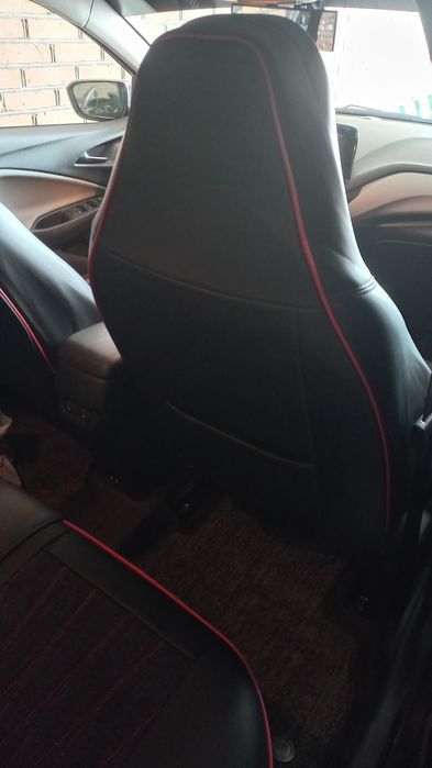 Универсал авто чехол сотилади