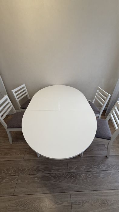 Кухонный стол со стульями