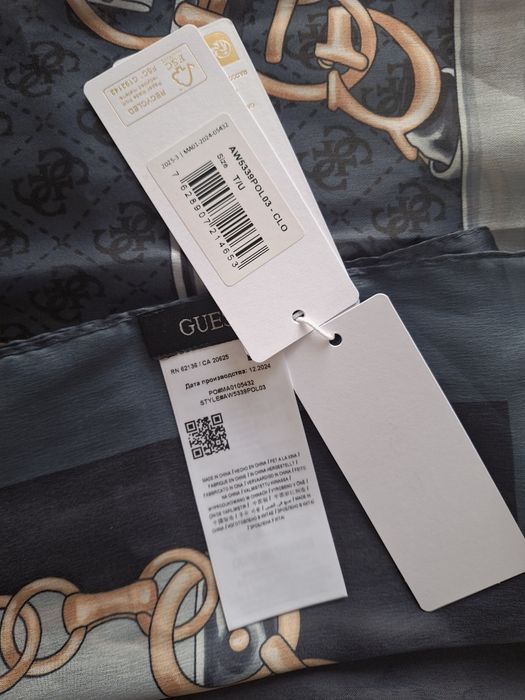 Дамски шал Guess
