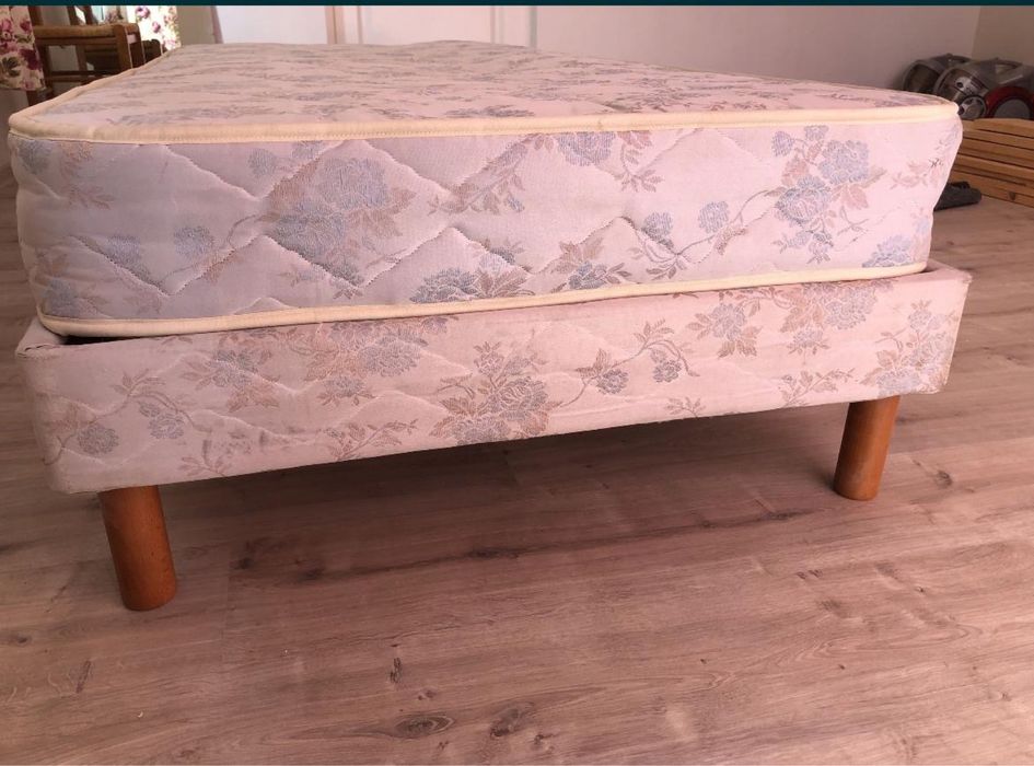 Pat cu saltea pentru o persoana