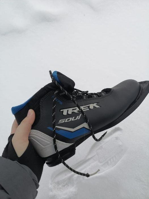 Продам отличные лыжные ботинки 39 размер