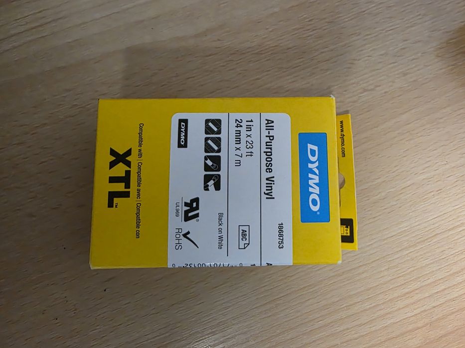 Etichete autoadezive, DYMO 1868753 XTL, vinil, 24mm x 7m, negru/alb