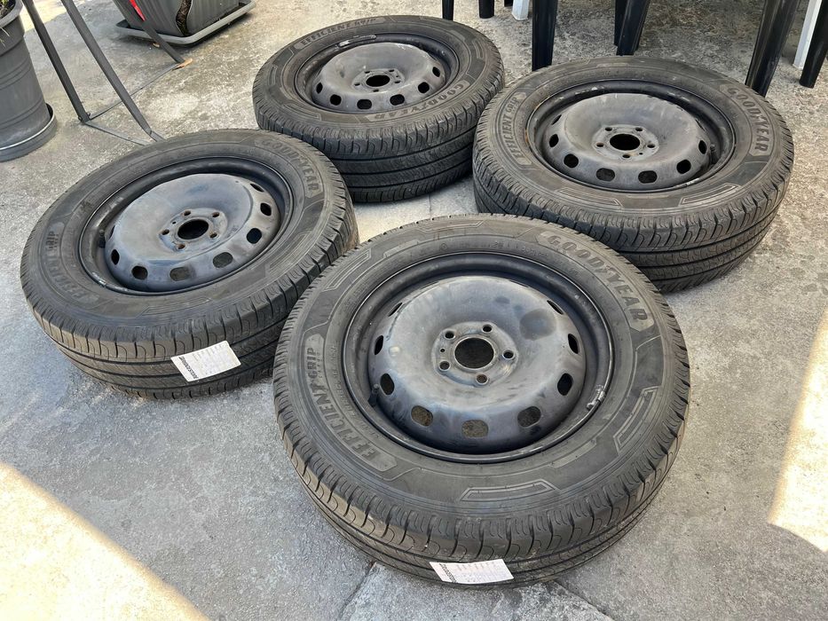 Джанти с гуми 215/65/16C за Nissan NV300/Renault Trafic/Opel Vivaro!
