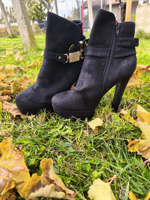 Високи велурени боти