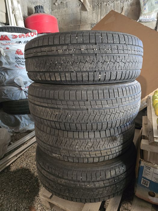 Продам зимний комплект резины 235/60 R18