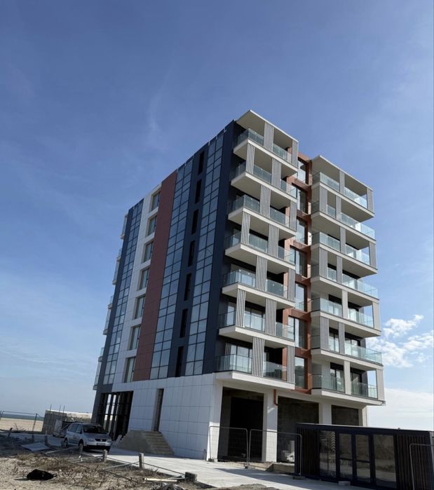 Vand apartament prima linie