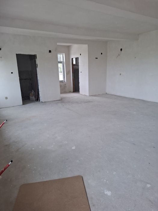 Spatiu comercial, productie, cazare- casa de locuit la 10 km de Oradea