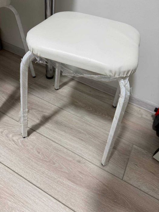 табуретка белая металлические ножки