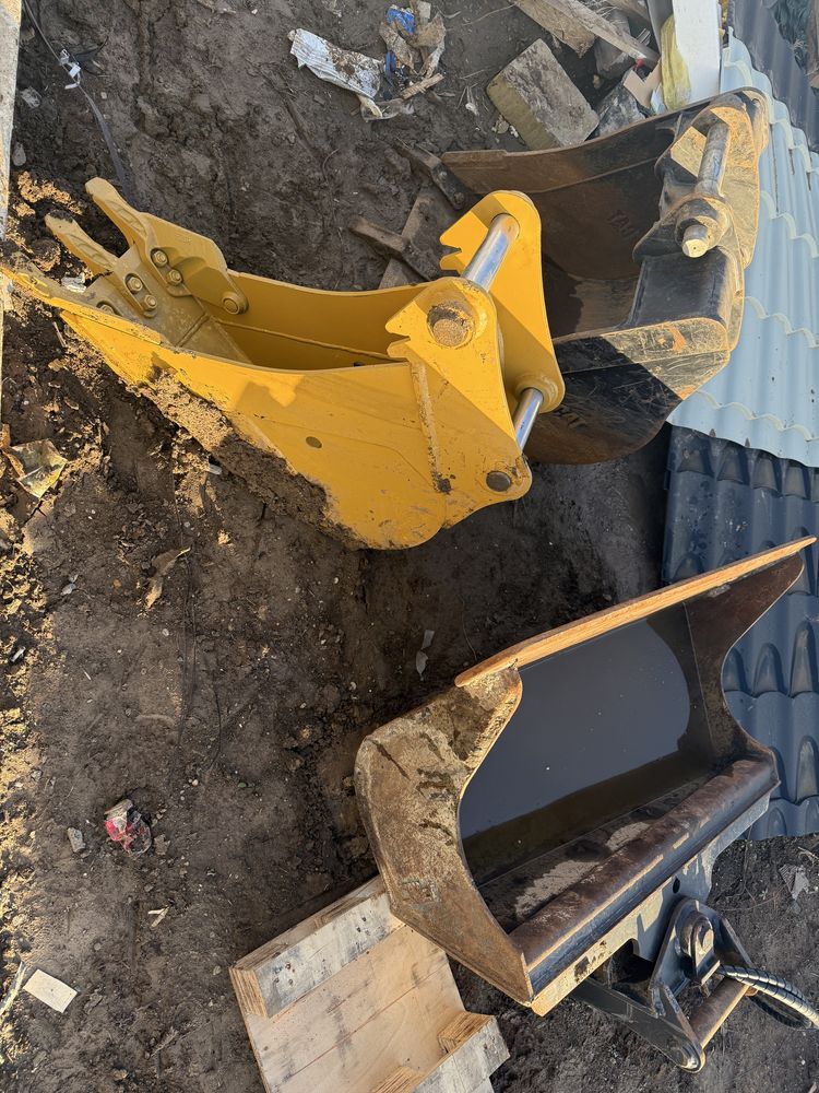 DE VANZARE Buldo/Buldoexcavator CAT 428F2/2600ore/2019
