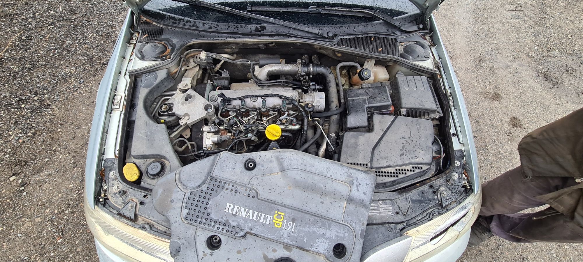 Renault Laguna (1.9DCi 2004г) на части