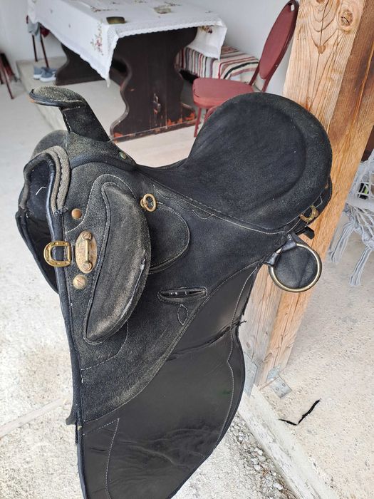 Vând șei western pentru călărie, diferite modele și culori .