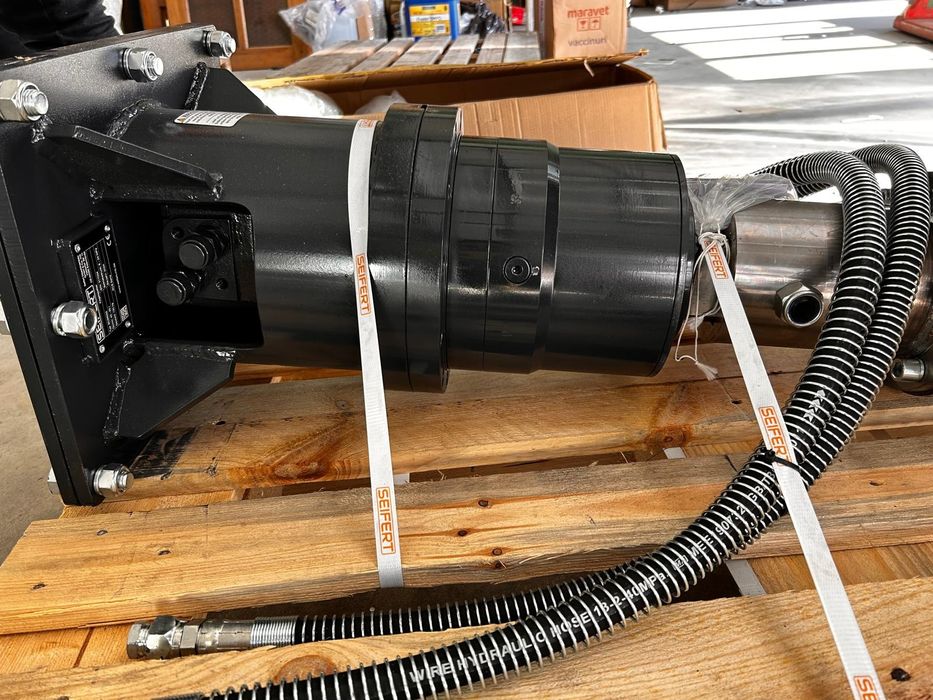 Con despicator hidraulic pentru excavator