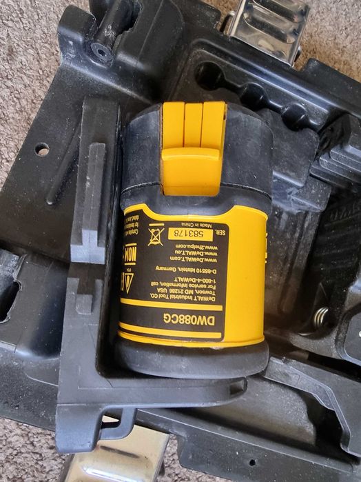 Dewalt лазерен нивелир зелен