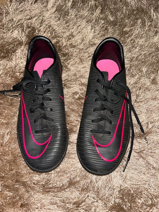 Ghete fotbal Nike Mercurial