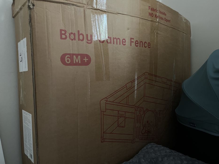 Бебешка ограда с врата и килим