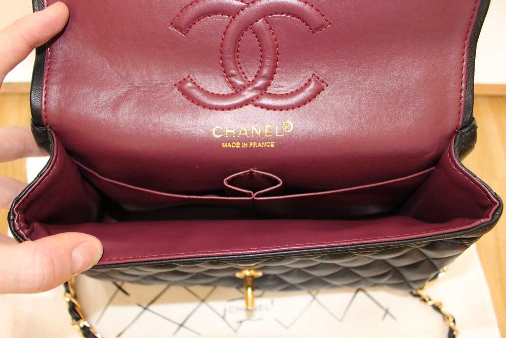 Дамската чанта Chanel Classic Flap